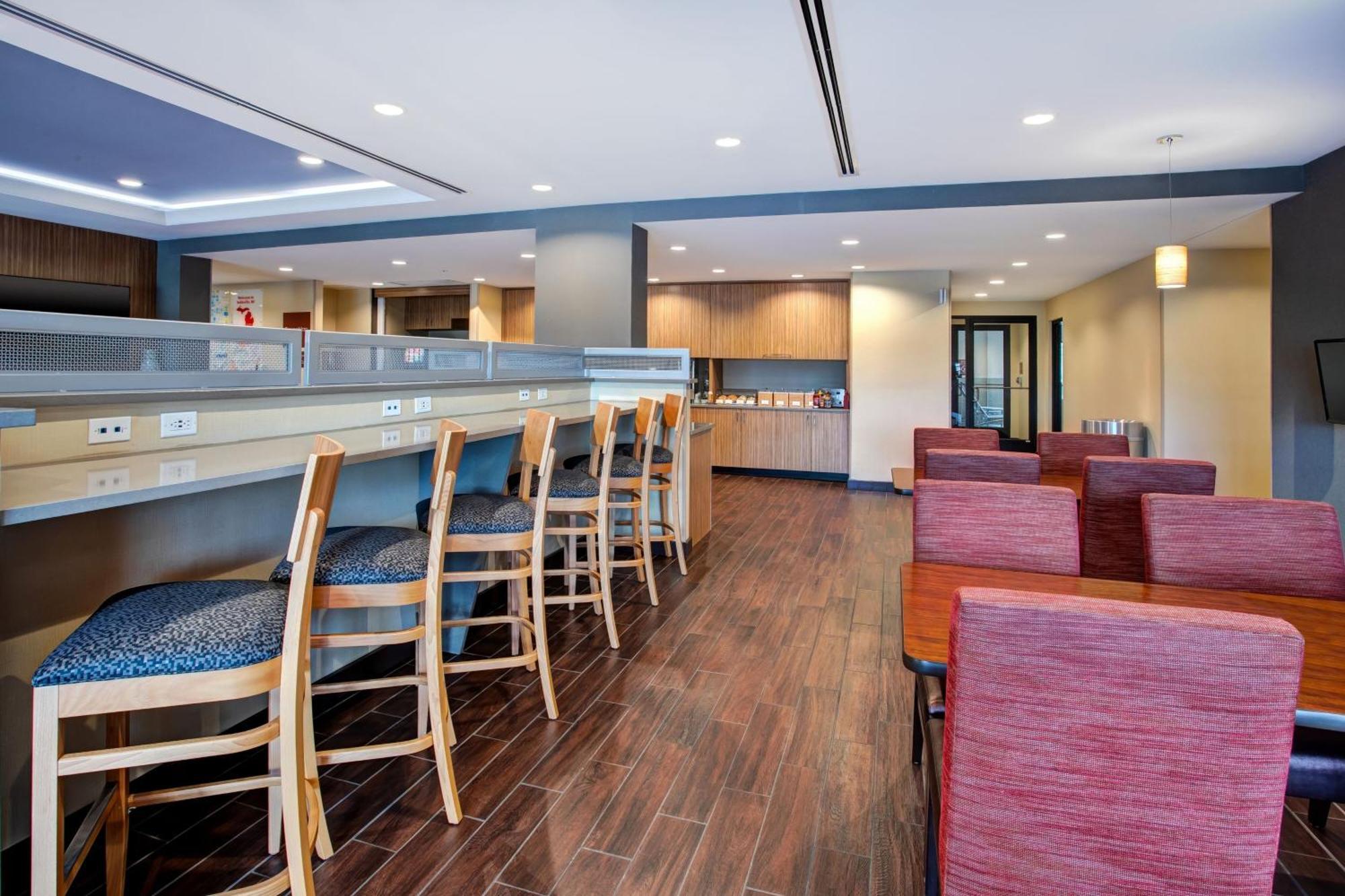 Towneplace Suites By Marriott Detroit Бельвіль Екстер'єр фото